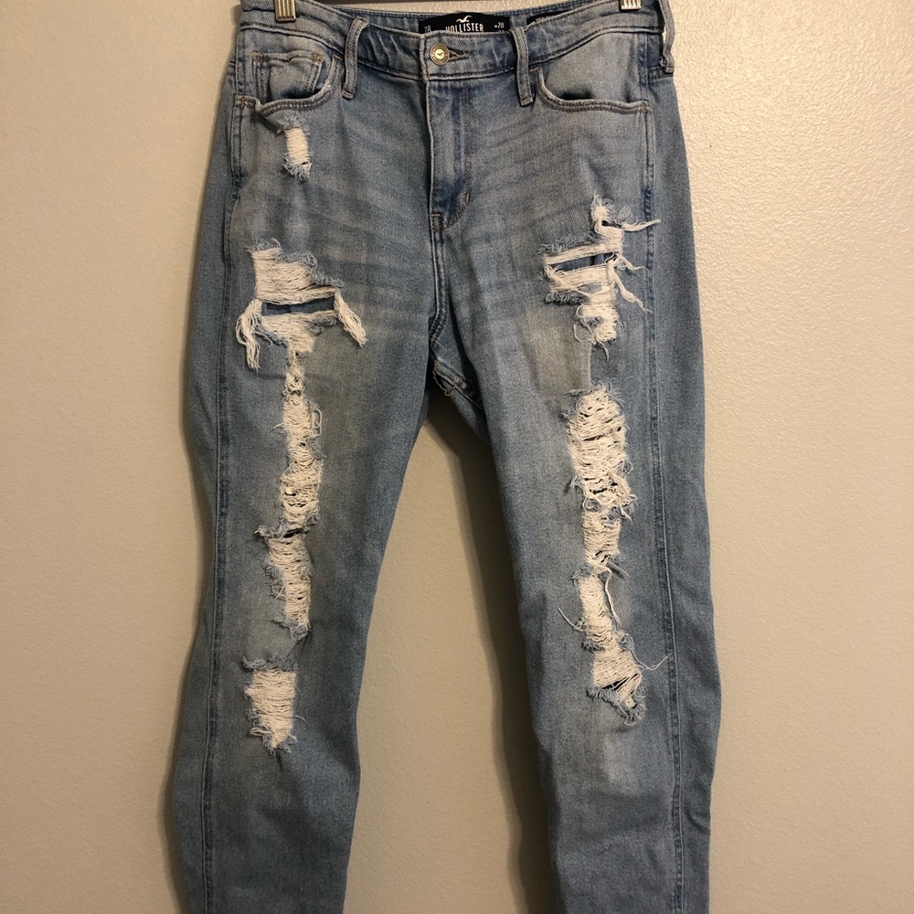 Hollister Boyfriend Fit Mom Jeans  Ripped Jeans